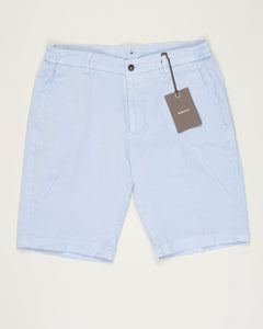 Model: ber_muda elax-GD
Article: ts0001x
Composition:&nbsp;98% Cotton, 2% Elastane
Color: Light Blue / Lt Azzurro 75&nbsp;
Made in Martina Franca, Italy Berwich Garment Dyed Cotton Shorts / Light Blue