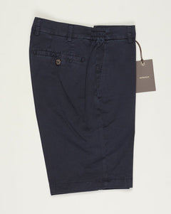 Model: ber_muda elax-GD
Article: ts0001x
Composition:&nbsp;98% Cotton, 2% Elastane
Color: Navy / 665
Made in Martina Franca, Italy Berwich Garment Dyed Cotton Shorts / Navy