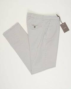 Composition: 98% Cotton 2% Elastan
Model: Sauma22-GD
Article: PU19SAUMA22-GDTS0001X
Color: Middle Gray / Conza 701&nbsp;
Made in Martina Franca, Puglia, Italy Berwich Garment Dyed Cotton Chinos / Conza