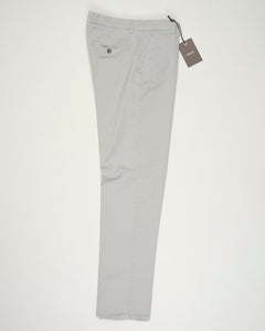 Composition: 98% Cotton 2% Elastan
Model: Sauma22-GD
Article: PU19SAUMA22-GDTS0001X
Color: Middle Gray / Conza 701&nbsp;
Made in Martina Franca, Puglia, Italy Berwich Garment Dyed Cotton Chinos / Conza