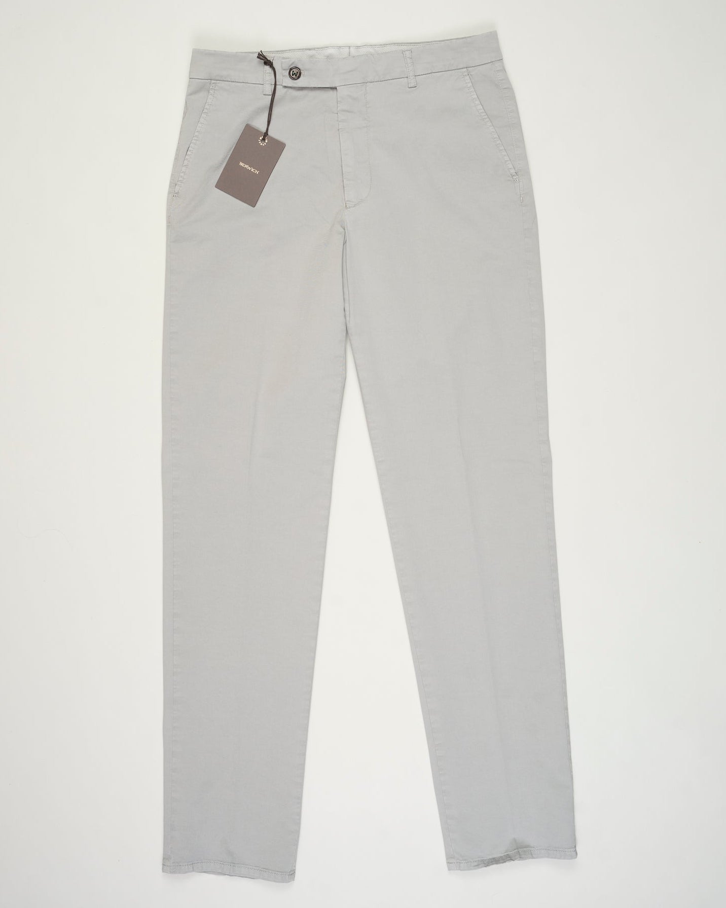 Composition: 98% Cotton 2% Elastan
Model: Sauma22-GD
Article: PU19SAUMA22-GDTS0001X
Color: Middle Gray / Conza 701&nbsp;
Made in Martina Franca, Puglia, Italy Berwich Garment Dyed Cotton Chinos / Conza