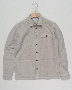 3 patch pockets in front&nbsp;
Straight hem
Fit. Regular&nbsp;
Back length 74cm in size M
60% linen, 40% cotton
Garment dyed fabric
Art. TC 163
Mod. B138/TC
Color: S06 Greige &nbsp;
Made in Egypt Ghirardelli Overshirt / Greige