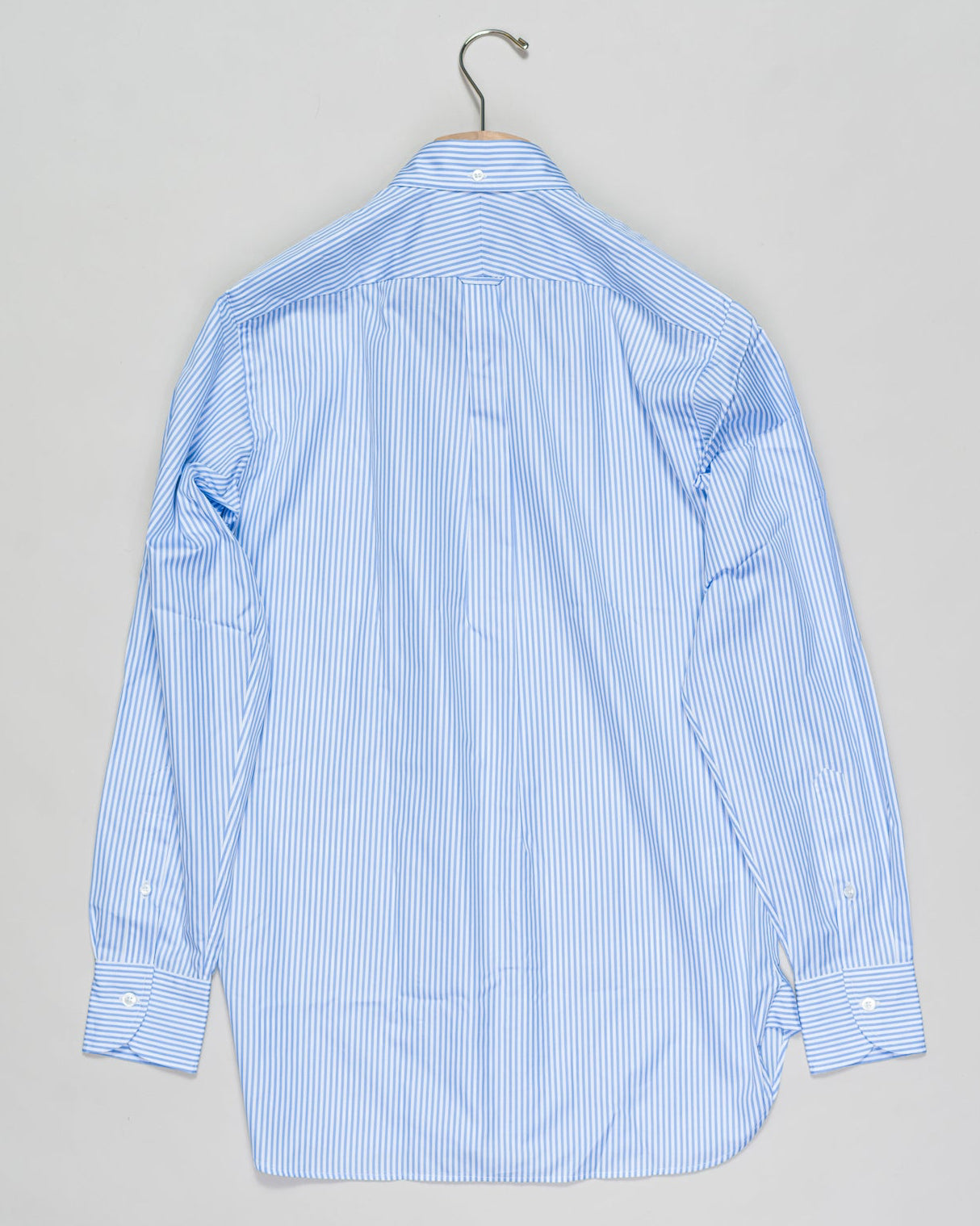 With a regular silhouette, floating interlinings, single-needle construction, and a distinguished button-down collar, it's a shirt for all occasions. Drake's Narrow Stripe Button-Down Poplin Shirt / Sky Blue
