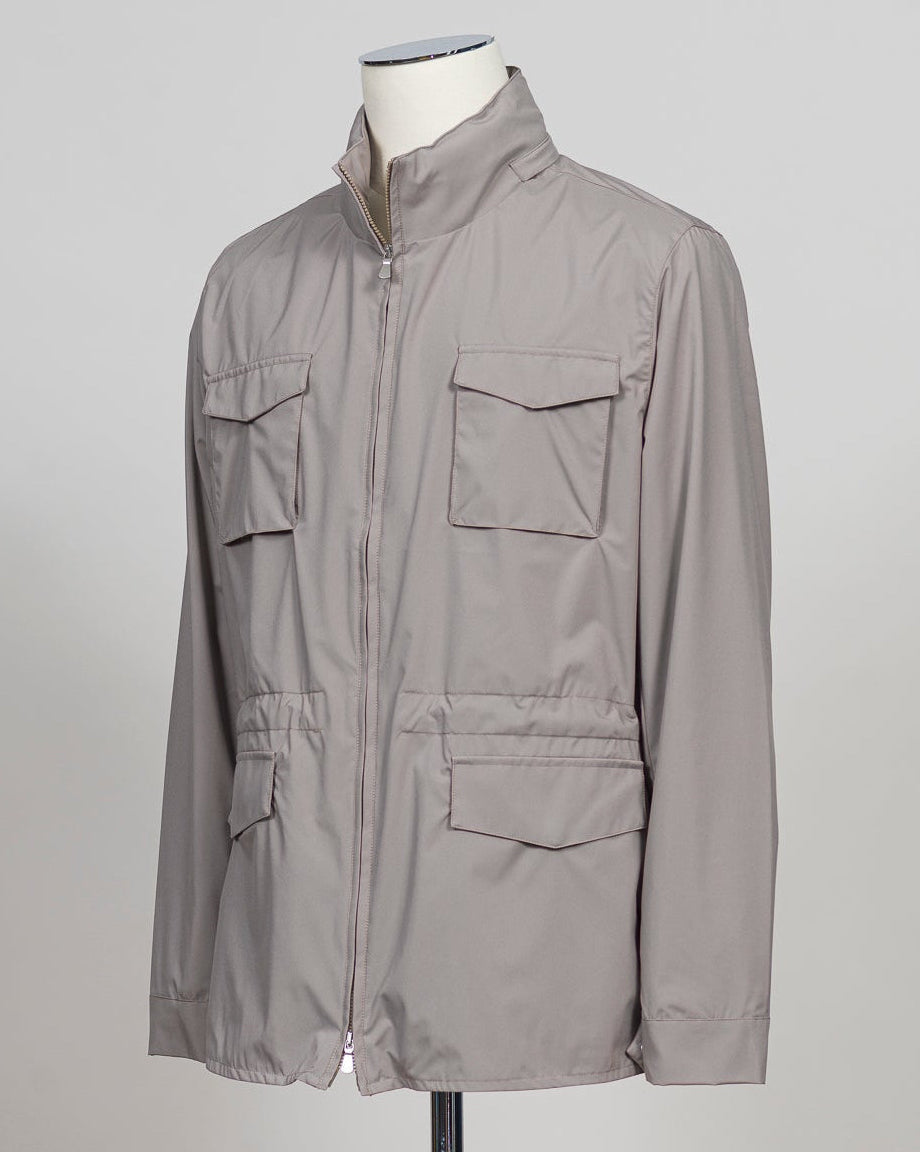 Rainproof, lightweight and practical, it is perfect for facing any weather condition in style.

Gran Sasso Field Jacket / Sand

78190/69328

col. 120 sand beige