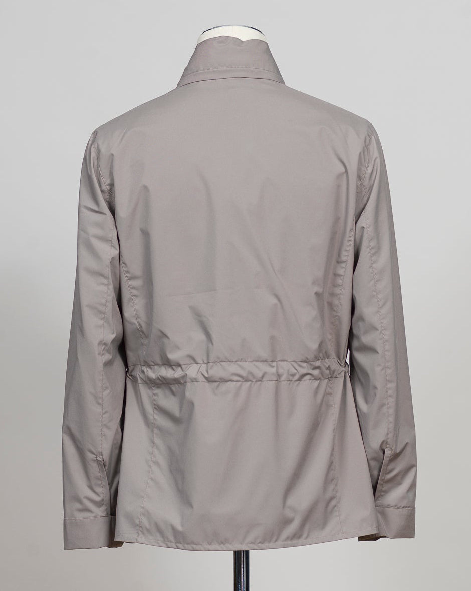 Rainproof, lightweight and practical, it is perfect for facing any weather condition in style.

Gran Sasso Field Jacket / Sand

78190/69328

col. 120 sand beige