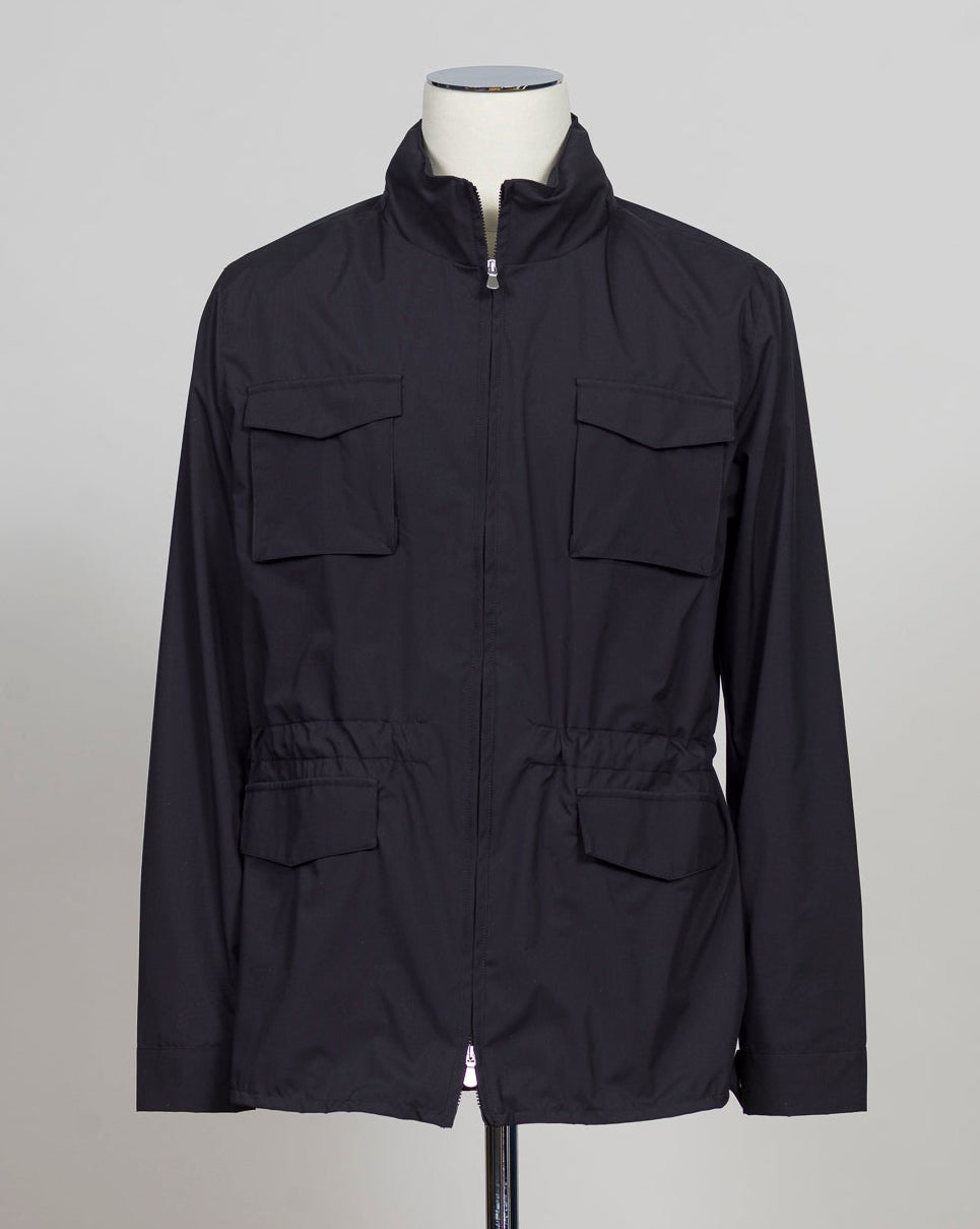 Rainproof, lightweight and practical, it is perfect for facing any weather condition in style.

Gran Sasso Field Jacket / Navy
