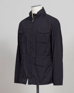 Rainproof, lightweight and practical, it is perfect for facing any weather condition in style.

Gran Sasso Field Jacket / Navy
