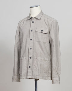 3 patch pockets in front&nbsp;
Straight hem
Fit. Regular&nbsp;
Back length 74cm in size M
60% linen, 40% cotton
Garment dyed fabric
Art. TC 163
Mod. B138/TC
Color: S06 Greige &nbsp;
Made in Egypt Ghirardelli Overshirt / Greige