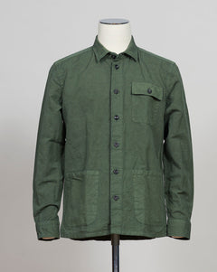 3 patch pockets in front&nbsp;
Straight hem
Fit. Regular&nbsp;
Back length 74cm in size M
60% linen, 40% cotton
Garment dyed fabric
Art. TC 163
Mod. B138/TC
Color: 244 Army Green&nbsp;
Made in Egypt Ghirardelli Overshirt / Army Green