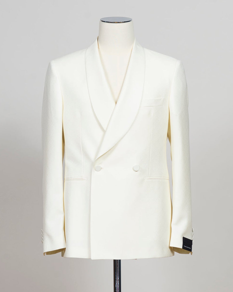 Double breasted
Shawl lapels
Welted chest pocket
Jetted side pockets
Unconstructed shoulder
Fully lined
Fabric covered buttons
4 sleeve buttons
Model: G-MERRILL
Art. 060092
Col X3108
60% wool 40% lyocell
Made in Italy Tagliatore Double Breasted Shawl Jacket / Off White