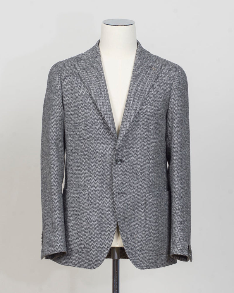 Composition: 100% Virgin wool
Modello: Monte Carlo / 1SHO22K
Color: Grey / N1295
Unconstructed shoulder
Unlined
2 Buttons
Notch lapel
Patch pockets
Side vents
Made in Martina Franca, Italy Tagliatore Herringbone Tweed Jacket / Grey
