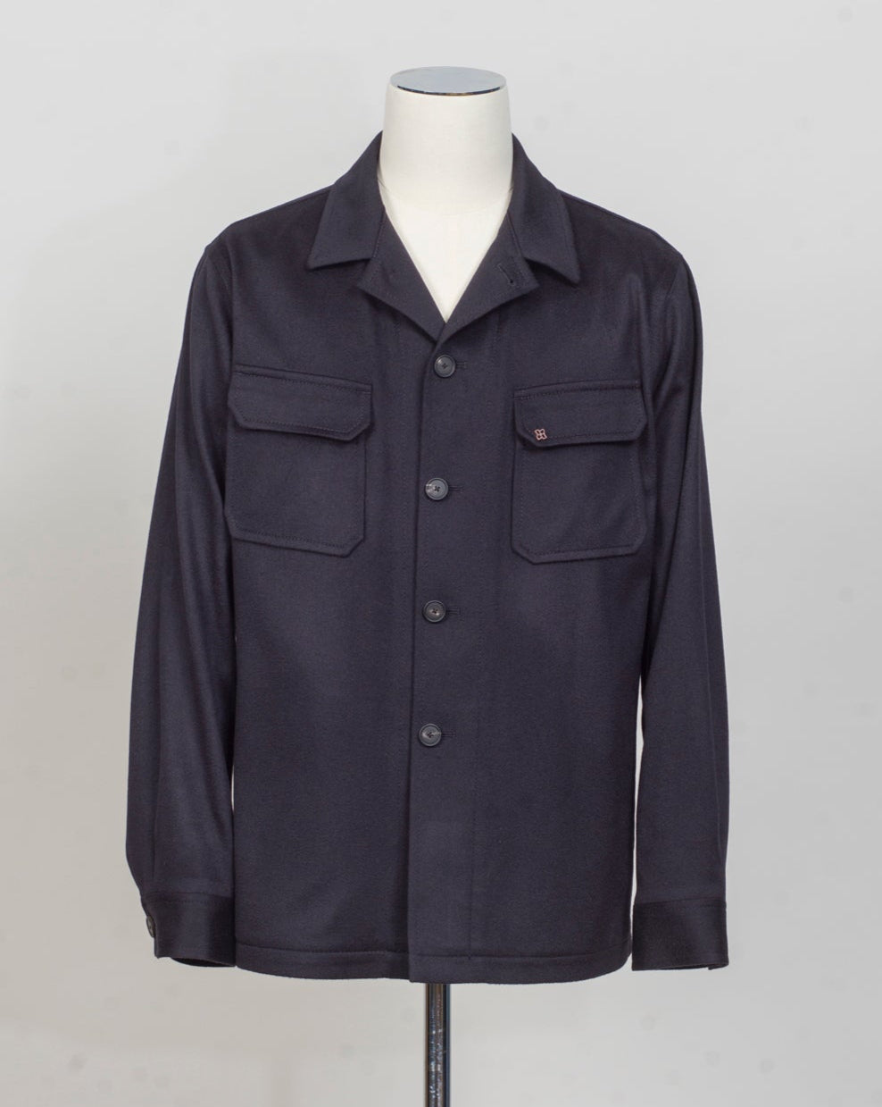 Model: G-Calvin
Art 220009
Col B3217 / Navy
Composition: 50% wool 50% Cashmere
Made in Martina Franca, Italy Tagliatore Cashmere & Wool Overshirt / Navy