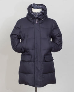 Outer fabric: 100% Virgin Wool by Vitale Barberis Canonico
Lining 1: 100% Polyester
Lining 2: 100% Polyamide
Filling: 90% Down 10% Feathers
Color: Navy / 89
Article: F09MUCX501
Snap buttons Montecore VBC Wool Down Coat / Navy