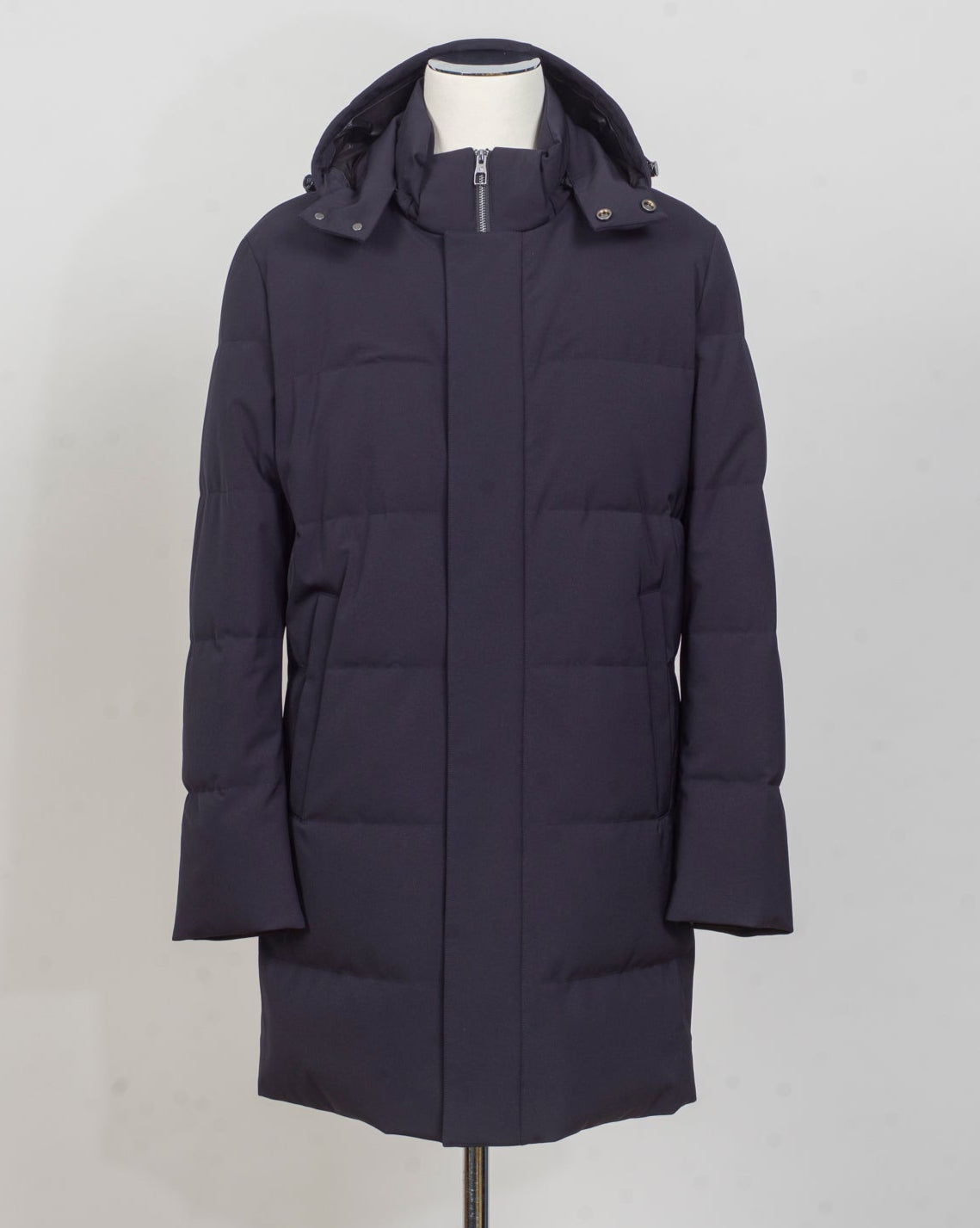 Outer fabric: 91% Polyester 9% Elastane
Lining: 100% Polyamide
Filling: 90% Down 10% Feathers
Color: Navy / 89
Article: F09MUCX755
Snap buttons Montecore Long Down Coat / Navy