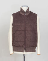 Gran Sasso wadded vest
Art. 78176/55016
Col. 038 Brown
Material: Alcantara and wool. Polyester padding.
Made in Italy Gran Sasso Alcantara Waistcoat / Brown