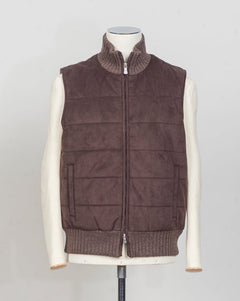 Gran Sasso wadded vest
Art. 78176/55016
Col. 038 Brown
Material: Alcantara and wool. Polyester padding.
Made in Italy Gran Sasso Alcantara Waistcoat / Brown