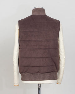 Gran Sasso wadded vest
Art. 78176/55016
Col. 038 Brown
Material: Alcantara and wool. Polyester padding.
Made in Italy Gran Sasso Alcantara Waistcoat / Brown