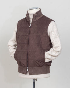 Gran Sasso wadded vest
Art. 78176/55016
Col. 038 Brown
Material: Alcantara and wool. Polyester padding.
Made in Italy Gran Sasso Alcantara Waistcoat / Brown