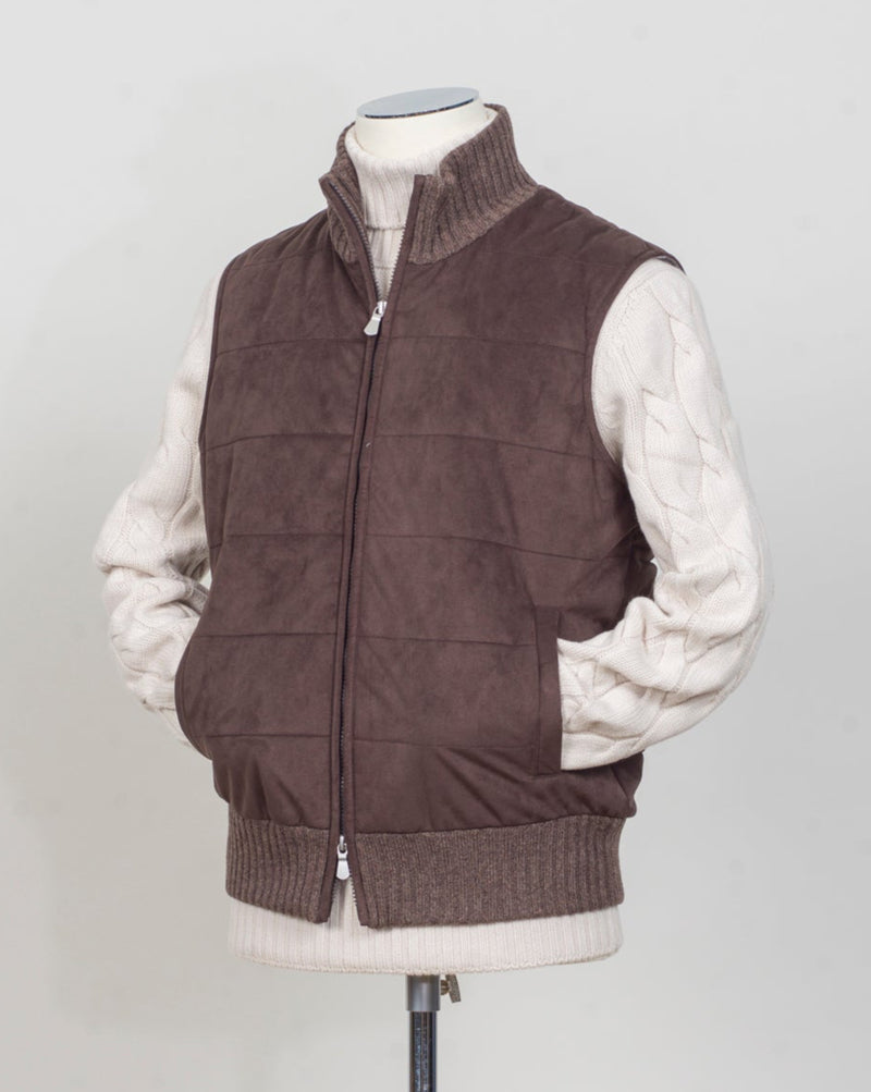 Gran Sasso wadded vest
Art. 78176/55016
Col. 038 Brown
Material: Alcantara and wool. Polyester padding.
Made in Italy Gran Sasso Alcantara Waistcoat / Brown