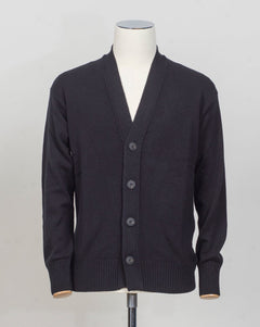 ran Sasso Woolen Overshirt
Art. 2318825051&nbsp;
Col 099 Black&nbsp;
Composition 100% wool
10 gauge
Made in Italy Gran Sasso Wool Cardigan / Black