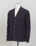 ran Sasso Woolen Overshirt
Art. 2318825051 
Col 099 Black 
Composition 100% wool
10 gauge
Made in Italy Gran Sasso Wool Cardigan / Black