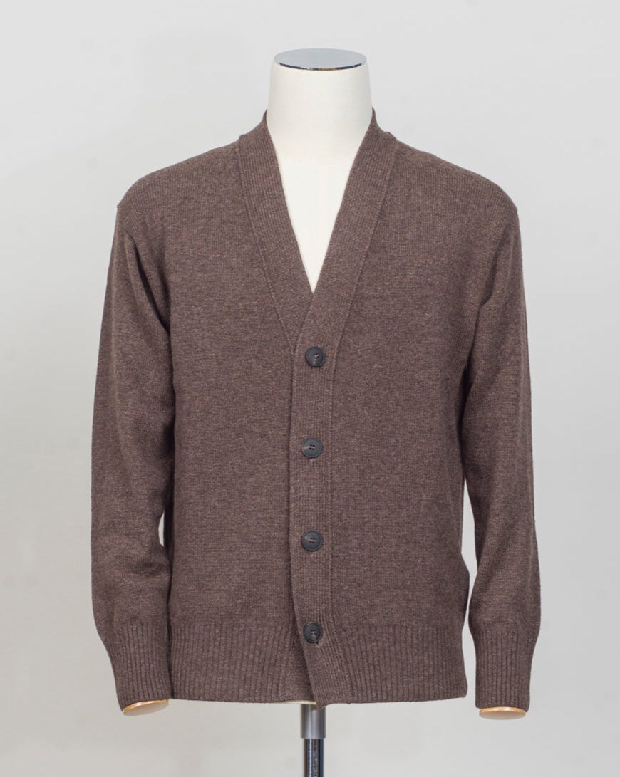 Gran Sasso Woolen Overshirt
Art. 2318825051&nbsp;
Col 194 Mid brown melangé
Composition 100% wool
10 gauge
Made in Italy Gran Sasso Wool Cardigan / Brown