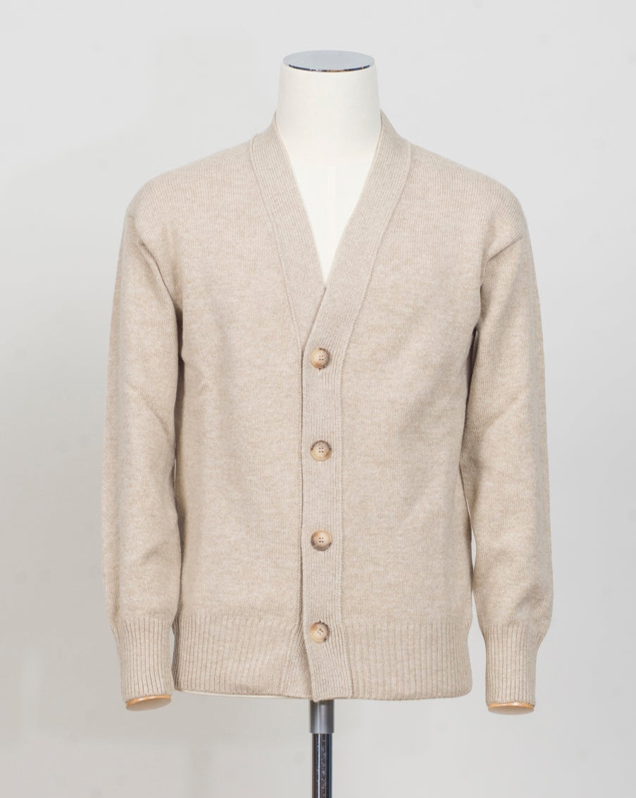 Gran Sasso Woolen Overshirt
Art. 2318825051&nbsp;
Col 010 Crema
Composition 100% wool
10 gauge
Made in Italy Gran Sasso Wool Cardigan / Black Gran Sasso Wool Cardigan / Light Beige