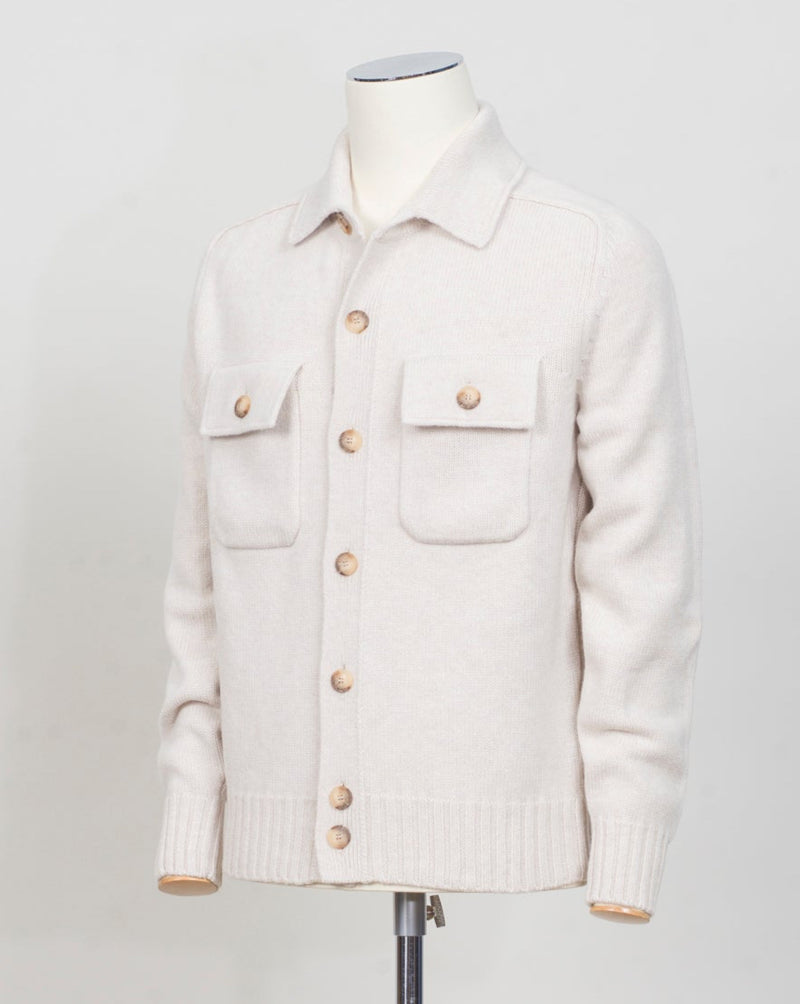 Gran Sasso Woolen Overshirt
Art. 13190/25079
Col 054 Off white
Composition 100% wool
10 gauge
Made in Italy