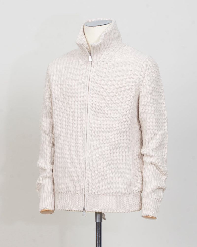 Article: 10155 / 19643
Color: 113 / Natural White
Composition: 80%wo 10%ws 10%vi
Made in Italy Gran Sasso Heavy Ribbed Full-Zip Jacket / Natural White