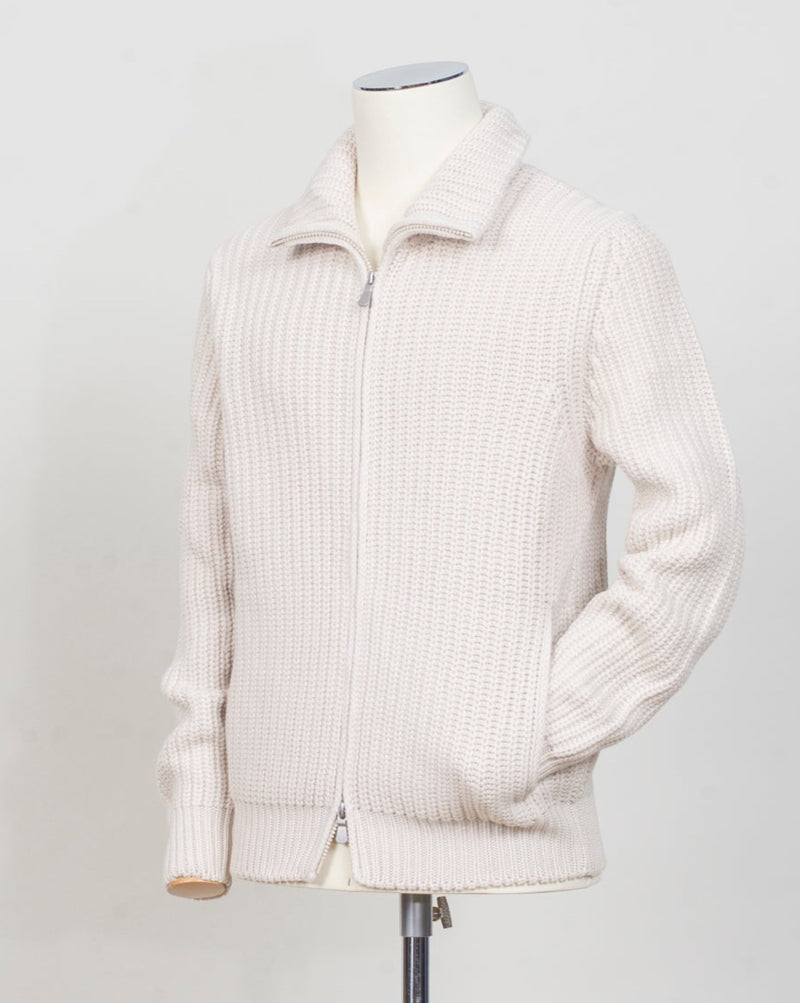 Article: 10155 / 19643
Color: 113 / Natural White
Composition: 80%wo 10%ws 10%vi
Made in Italy Gran Sasso Heavy Ribbed Full-Zip Jacket / Natural White