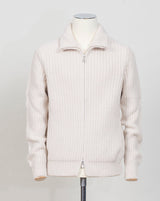 Article: 10155 / 19643
Color: 113 / Natural White
Composition: 80%wo 10%ws 10%vi
Made in Italy Gran Sasso Heavy Ribbed Full-Zip Jacket / Natural White