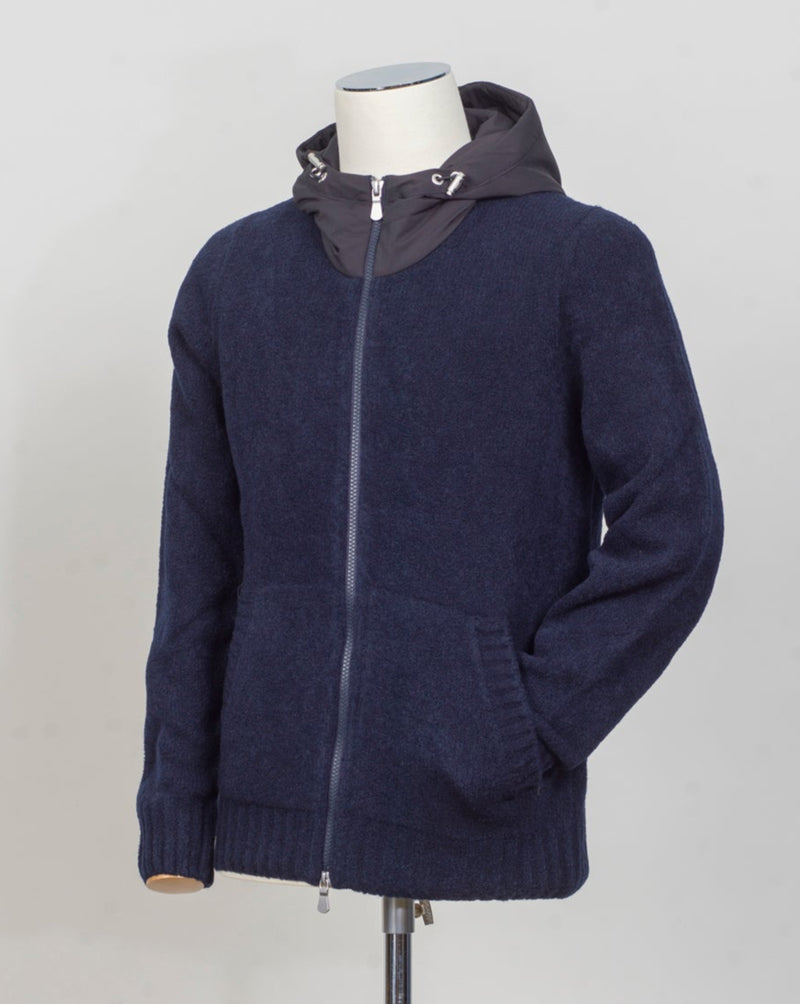 Article: 13184/24010
Color: 598 / Navy
Composition: 80%wo 20%pa
Made in Italy Gran Sasso Bouclé Wool Hooded Jacket / Navy