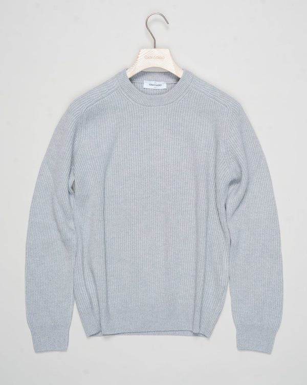 Art. 23129/19688
Col 061 / Light gray&nbsp;
Composition: 80% wo 10%ws 10%vi
Made in Italy Gran Sasso Ribbed Crewneck Knit / Light Grey