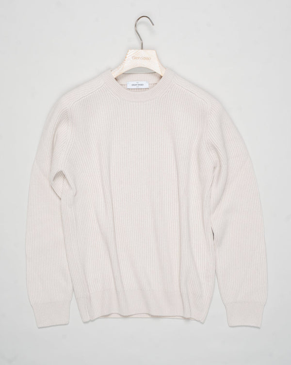 Art. 23129/19688
Col 113 / Bone white / Off white
Composition: 80% wo 10%ws 10%vi
Made in Italy Gran Sasso Ribbed Crewneck Knit / Bone White