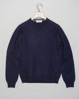 Art. 55115 19690
Col 598 Navy
Composition: 80%wv, 10% Ws, 10%Vi
Made in Italy Gran Sasso Wool &amp; Cashmere V-neck / Navy