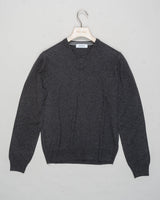 Art. 55115 19690
Col 098 Antracite
Composition: 80%wv, 10% Ws, 10%Vi
Made in Italy Gran Sasso Wool &amp; Cashmere V-neck / Anthracite