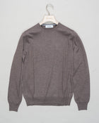 Art. 55167 14290
Col 140 / Light Brown
Composition 100% merino wool
Made in Italy Gran Sasso Merino Crewneck / Light Brown