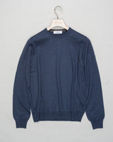 Art. 55167 14290
Col 595 / Blue
Composition 100% merino wool
Made in Italy Gran Sasso Merino Crewneck / Indigo
