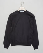 Art. 55167 14290
Col 099 / Black
Composition 100% merino wool
Made in Italy Gran Sasso Merino Crewneck / Black