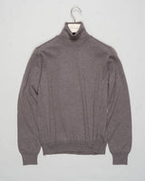 Art. 55157 14290
Col. 046 Taupe
100% Merino wool&nbsp;
Made in Italy Gran Sasso Merino Rollneck / Taupe&nbsp;
