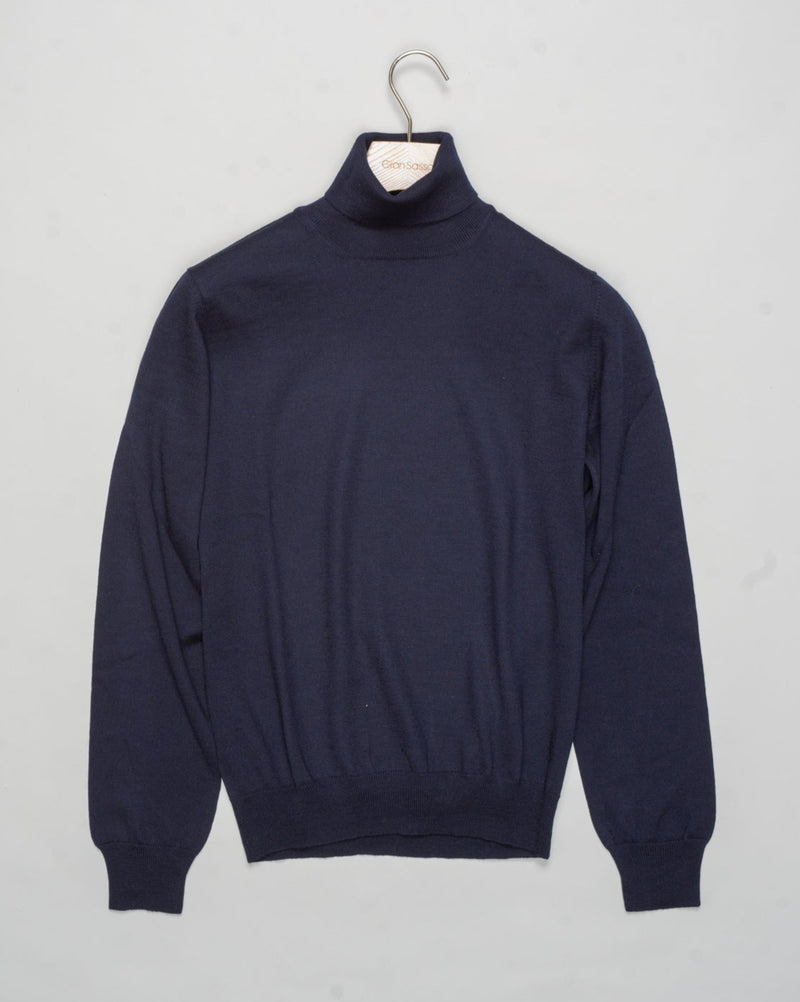 Art. 55157 14290
Col. 598 Navy
100% Merino wool&nbsp;
Made in Italy Gran Sasso Merino Rollneck / Navy