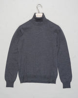 Art. 55157 14290
Col. 098 Anthracite
100% Merino wool&nbsp;
Made in Italy Gran Sasso Merino Rollneck / Anthracite