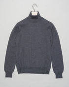 Art. 55157 14290
Col. 098 Anthracite
100% Merino wool 
Made in Italy Gran Sasso Merino Rollneck / Anthracite
