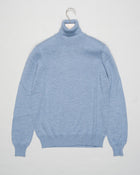 Art. 23197/14212
Col 530 Light blue
100% Merino wool
Made in Italy Gran Sasso Ribbed Collar Rollneck / Light Blue