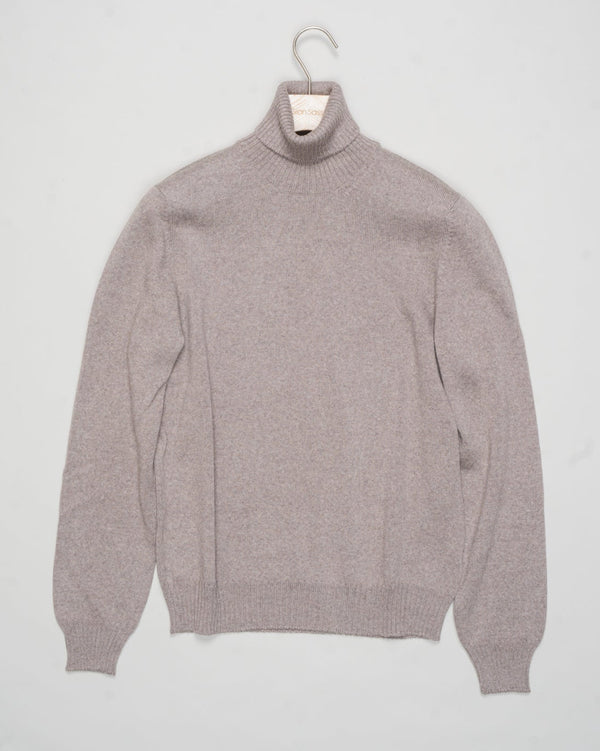 Art. 23197/14212&nbsp;
Col 140 Light taupe
100% Merino wool
Made in Italy Gran Sasso Ribbed Collar Rollneck / Light Taupe