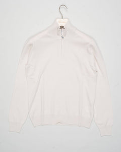 Art. 55126 19690
Col 113 &nbsp;/ Off white
Composition 80% wo 10% ws 10%vi
12 gauge
Made in Italy Gran Sasso Wool &amp; Cashmere Half-Zip / Off White