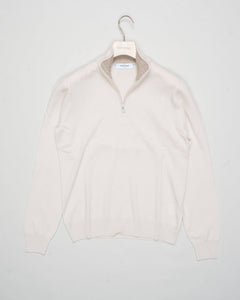 Art. 55126 19690
Col 113 &nbsp;/ Off white
Composition 80% wo 10% ws 10%vi
12 gauge
Made in Italy Gran Sasso Wool &amp; Cashmere Half-Zip / Off White