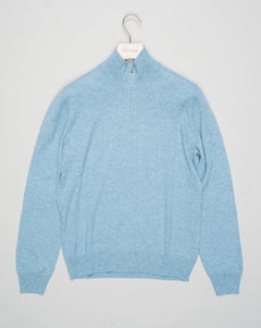 Art. 55126 19690
Col 523 / Ice blue
Composition 80% wo 10% ws 10%vi
12 gauge
Made in Italy Gran Sasso Wool &amp; Cashmere Half-Zip / Ice Blue
