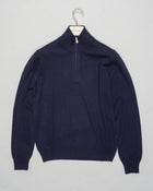 Art. 55126 19690
Col 598 / Navy
Composition 80% wo 10% ws 10%vi
12 gauge
Made in Italy Gran Sasso Wool & Cashmere Half-Zip / Navy
