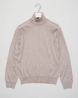 Art. 43163/15390
Col 020 / Light beige
Composition 70%ws, 30%se
Made in Italy Gran Sasso Cashmere &amp; Silk Rollneck / Beige
